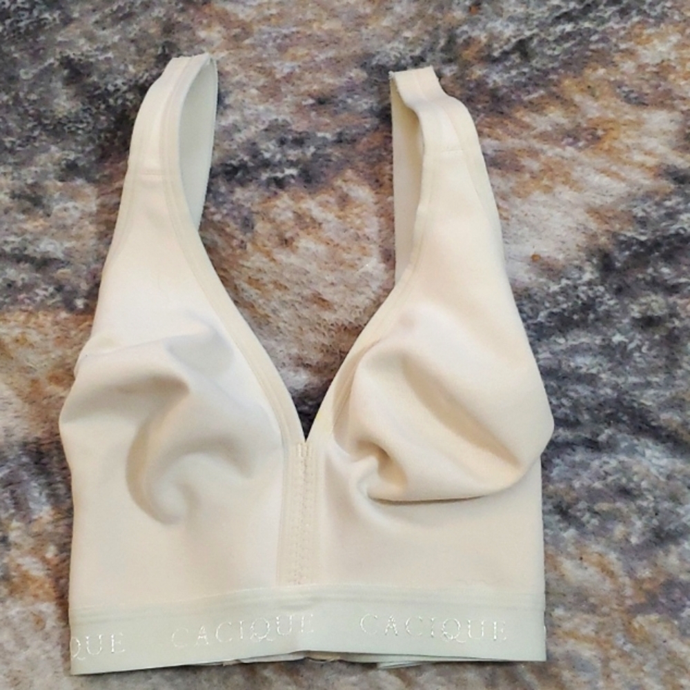Cacique Poly-Cotton Full Coverage No-Wire Bra 42D. Beige / Cream